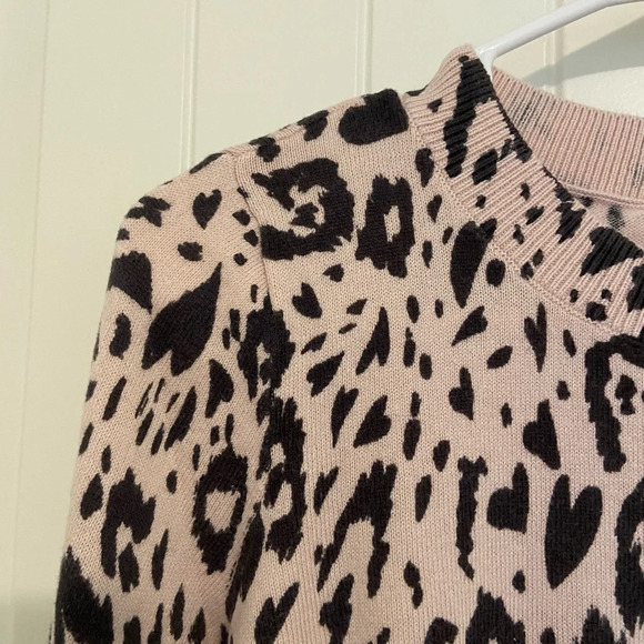 EUC | LOFT women’s leopard heart print soft scoop neck sweater — XS - Picture 3 of 7